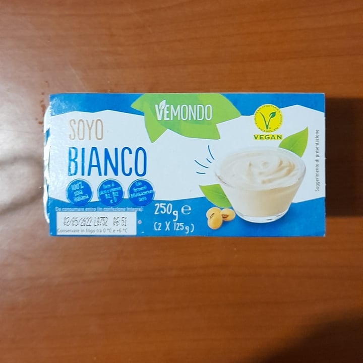 photo of Vemondo Almond yogurt shared by @adeluccia on  17 Apr 2022 - review