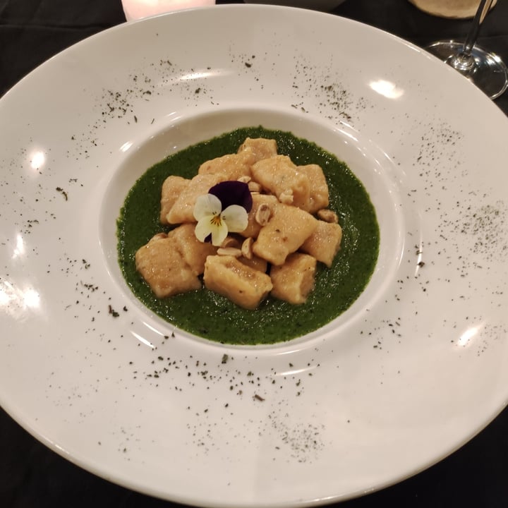 photo of HORTUS Ristorante Gnocchi di patate dolci su crema di cavolo riccio con arachidi al curry shared by @ericaatt on  19 Mar 2022 - review