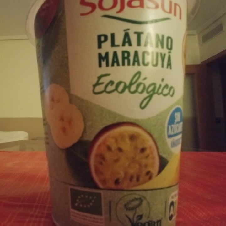 photo of Sojasun Yogurt De Soja Plátano Y Maracuyá Ecológico shared by @lna on  19 Sep 2020 - review