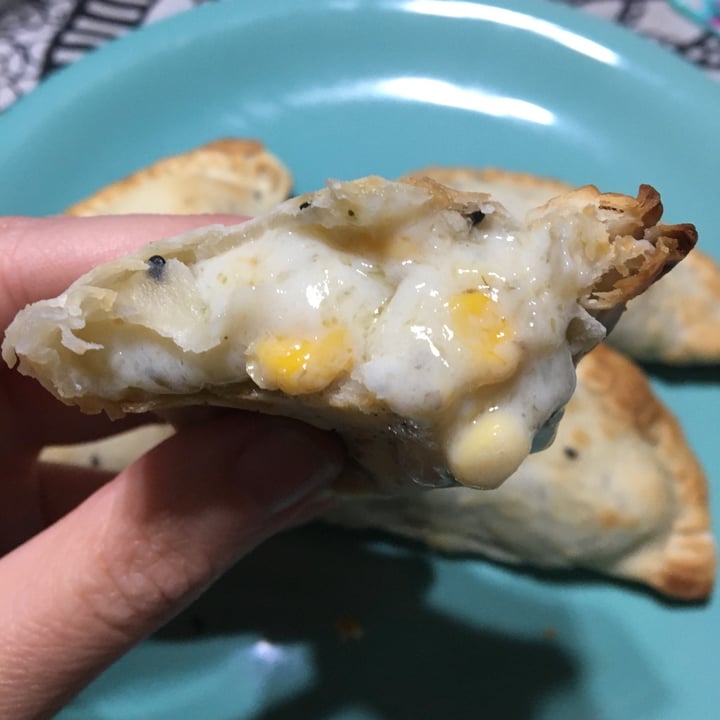 photo of Empanadas de 10 Empanada De Choclo, Queso Y Cebolla shared by @julietagermano on  11 Sep 2020 - review