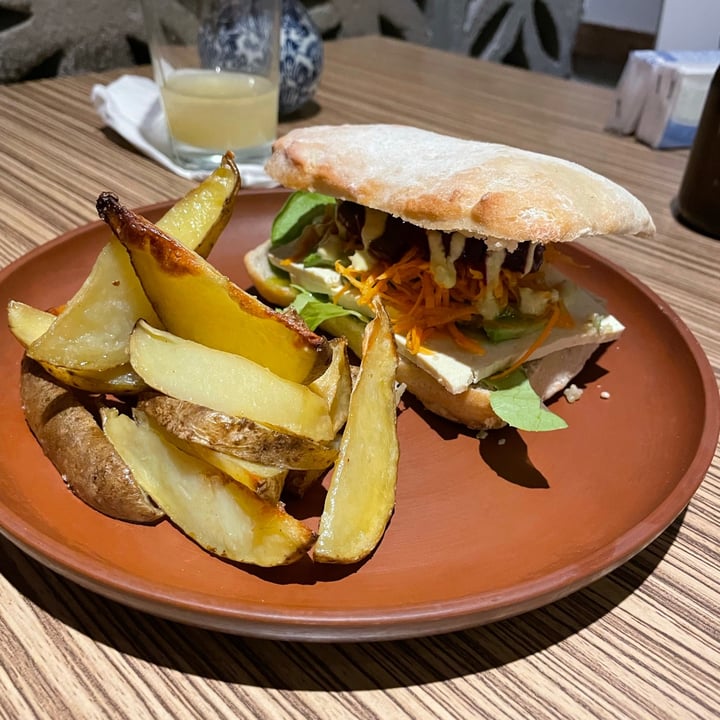 photo of Buenos Aires Verde Sandwich de tofu shared by @sofiferracuti8 on  27 Jul 2021 - review