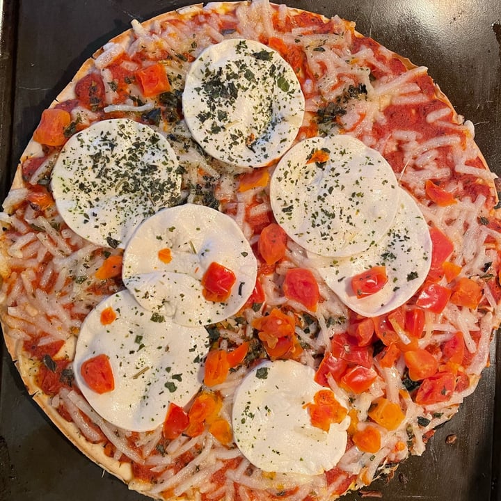 review photo of Daiya Daiya gluten free pizza shared by @tara85 on 02 Jan 2022 - review