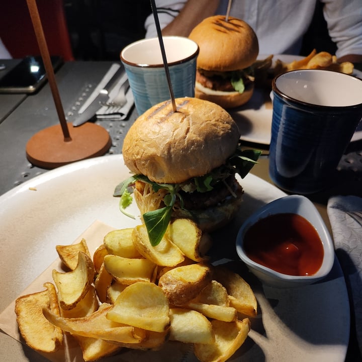 photo of Habitat Bistrot burger vegano shared by @callaudia on  27 Jun 2022 - review