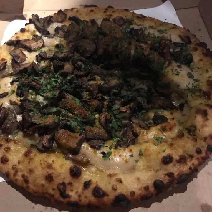 photo of Electrica Pizza Magic Mushroom shared by @trinu on  27 May 2021 - review
