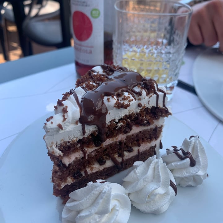 review photo of Essenza Love Natural Food Torta red velvet shared by @violetsandford on 28 Aug 2022 - review
