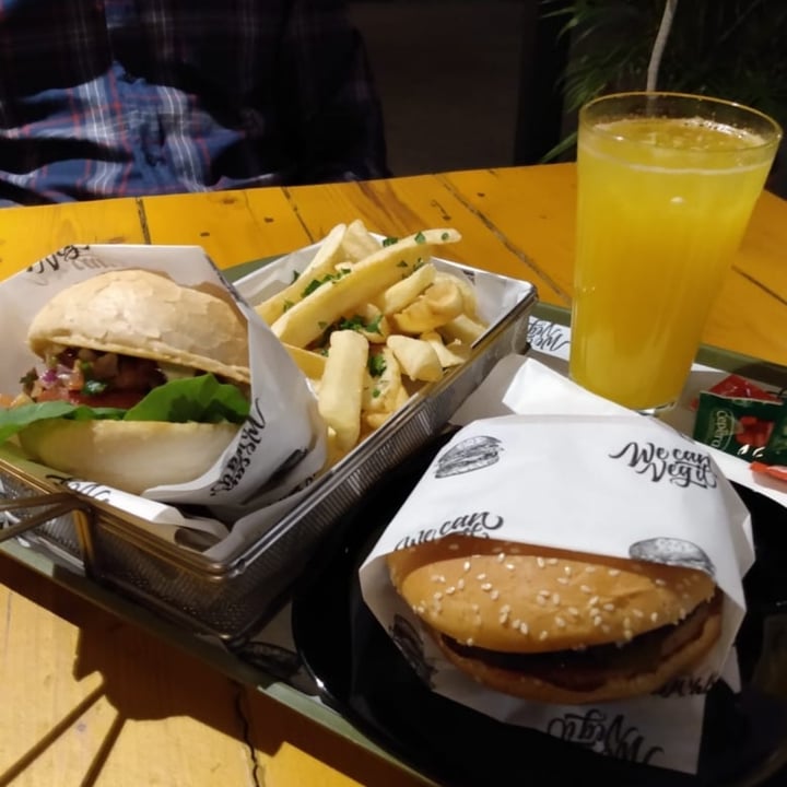 photo of We Can Veg It Vegan Cheeseburger shared by @juliasilva on  27 May 2022 - review