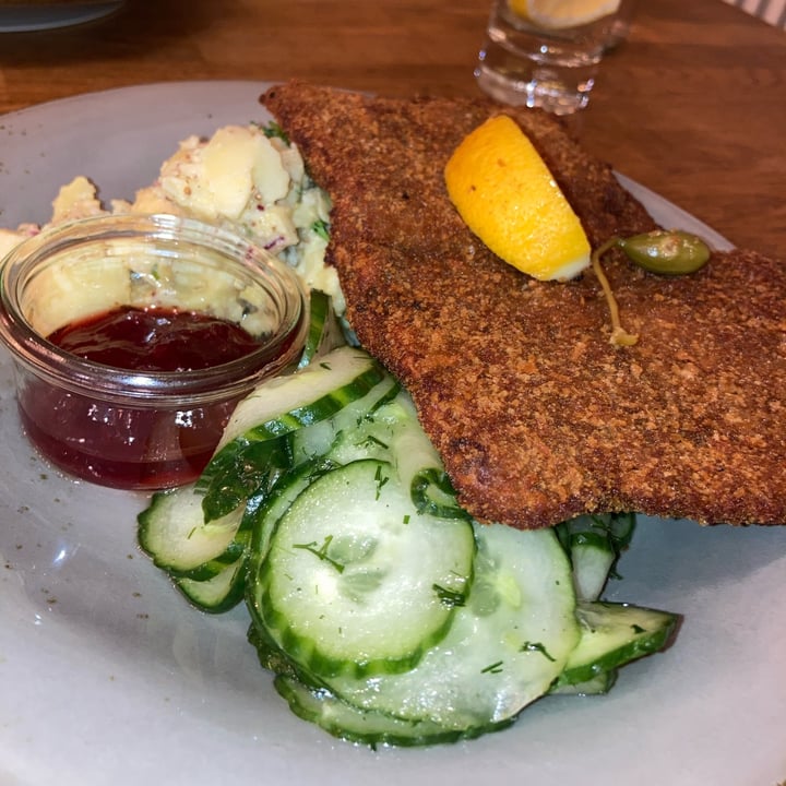 photo of Försters - das vegane Restaurant Sojaschnitzel Wiener Art shared by @chloslo on  04 Apr 2022 - review