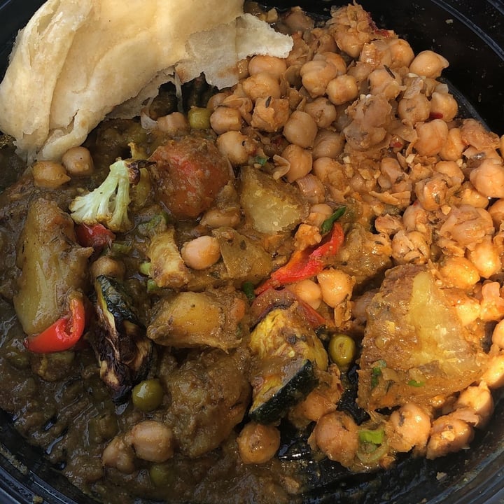 photo of Caribbean Gourmet Vegan curry with Roti shared by @ito-bearito on  13 Apr 2022 - review