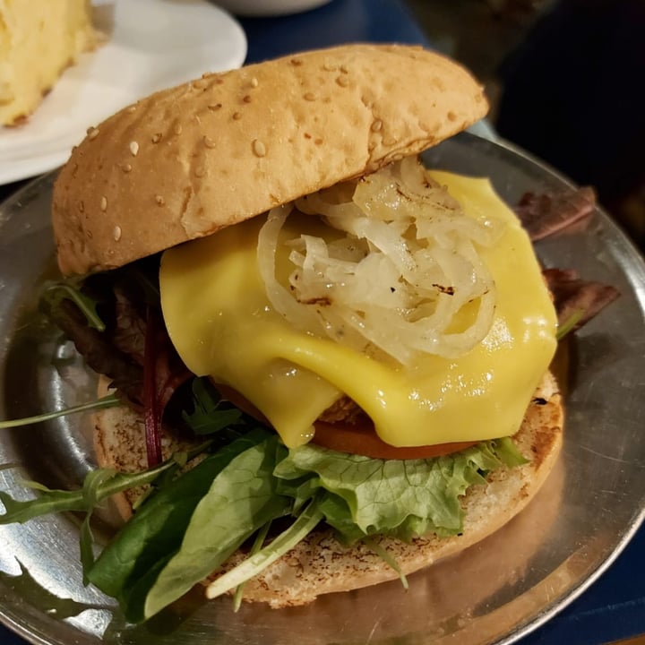 review photo of B13 bar Hamburguesa de Pollo shared by @martabassignani on 03 Jan 2022 - review