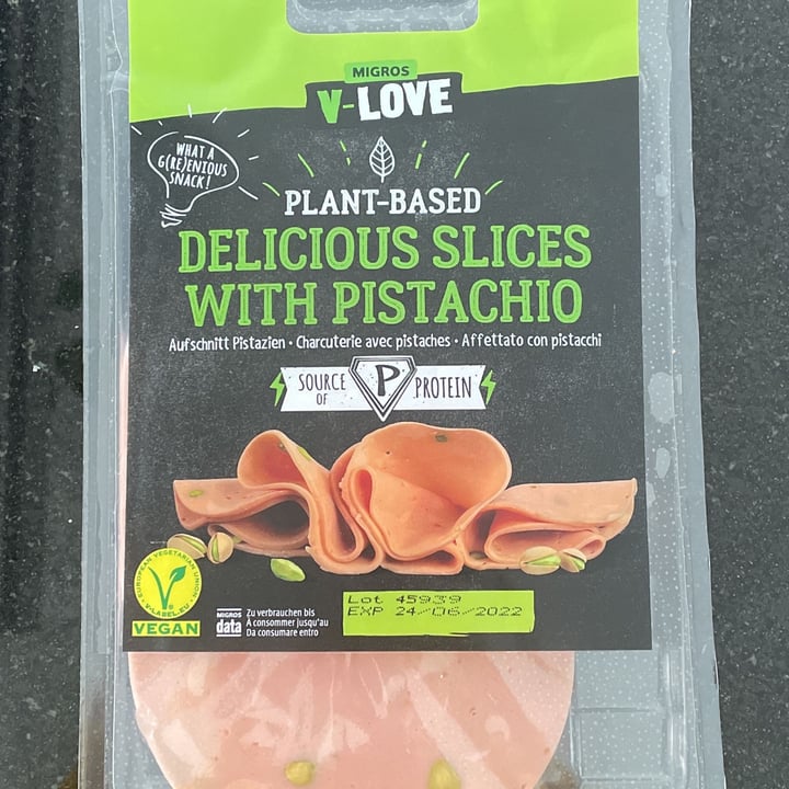 review photo of Migros V-Love Delicious slices with pistacchio shared by @verapinheiro on 08 Jun 2022 - review
