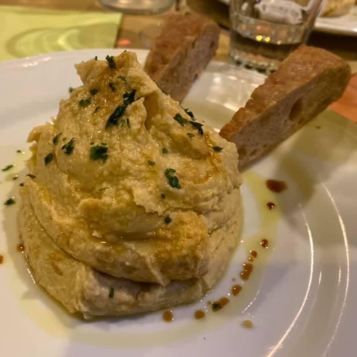 photo of Osteria Veggente Hummus Di Ceci Bio Con Focaccia Integrale shared by @loveg on  30 Jun 2021 - review