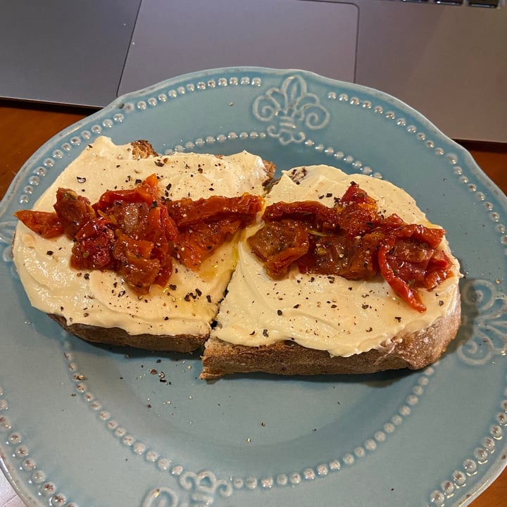 photo of The Moon Sundried Tomato Humus On Toast shared by @elliott96 on  28 Dec 2020 - review