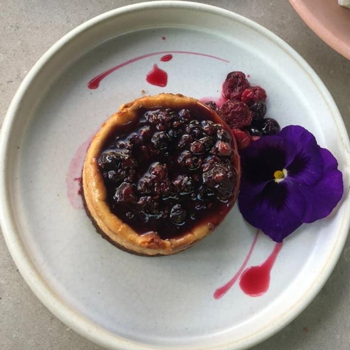 photo of Mudrá Cheesecake de frutos rojos shared by @babydela on  13 Jul 2022 - review