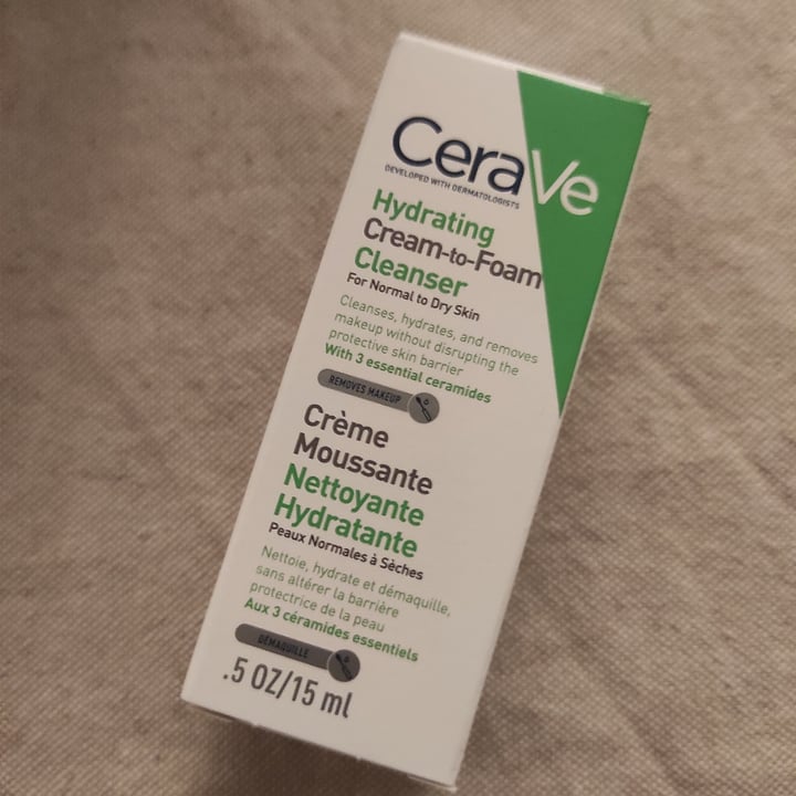 review photo of CeraVe Hydrating cream-to-foam cleanser shared by @solecola28 on 15 May 2022 - review