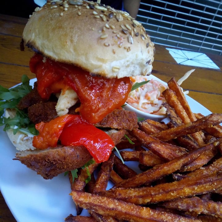 photo of Lia's Kitchen - 100% Vegan Chicken Cheeseburger shared by @annbience on  30 Apr 2020 - review