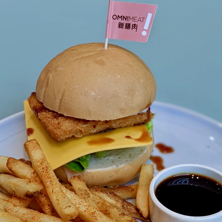 photo of Green Common Singapore Omni Fish Burger shared by @xinru-t on  04 Sep 2022 - review