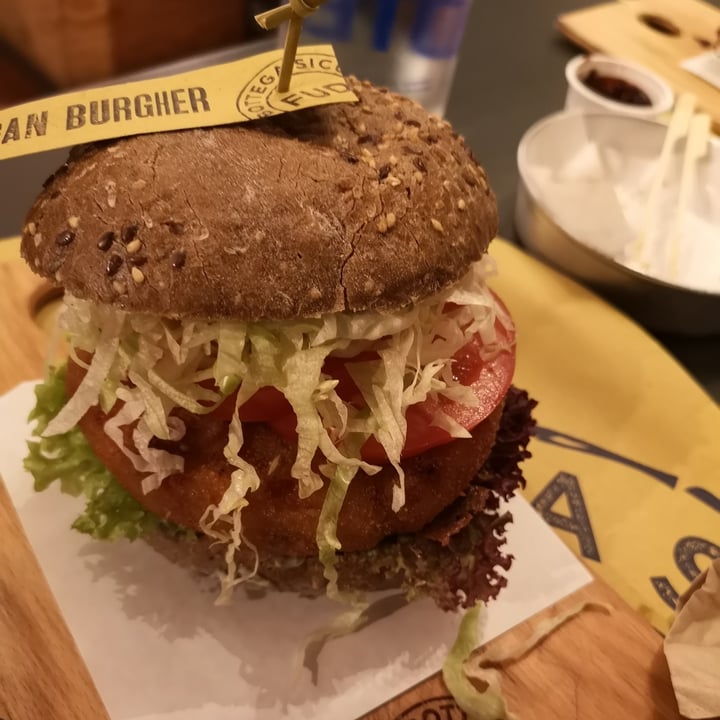 review photo of Fud Bottega Sicula Vegan burgher shared by @lindaemecs on 17 Nov 2022 - review
