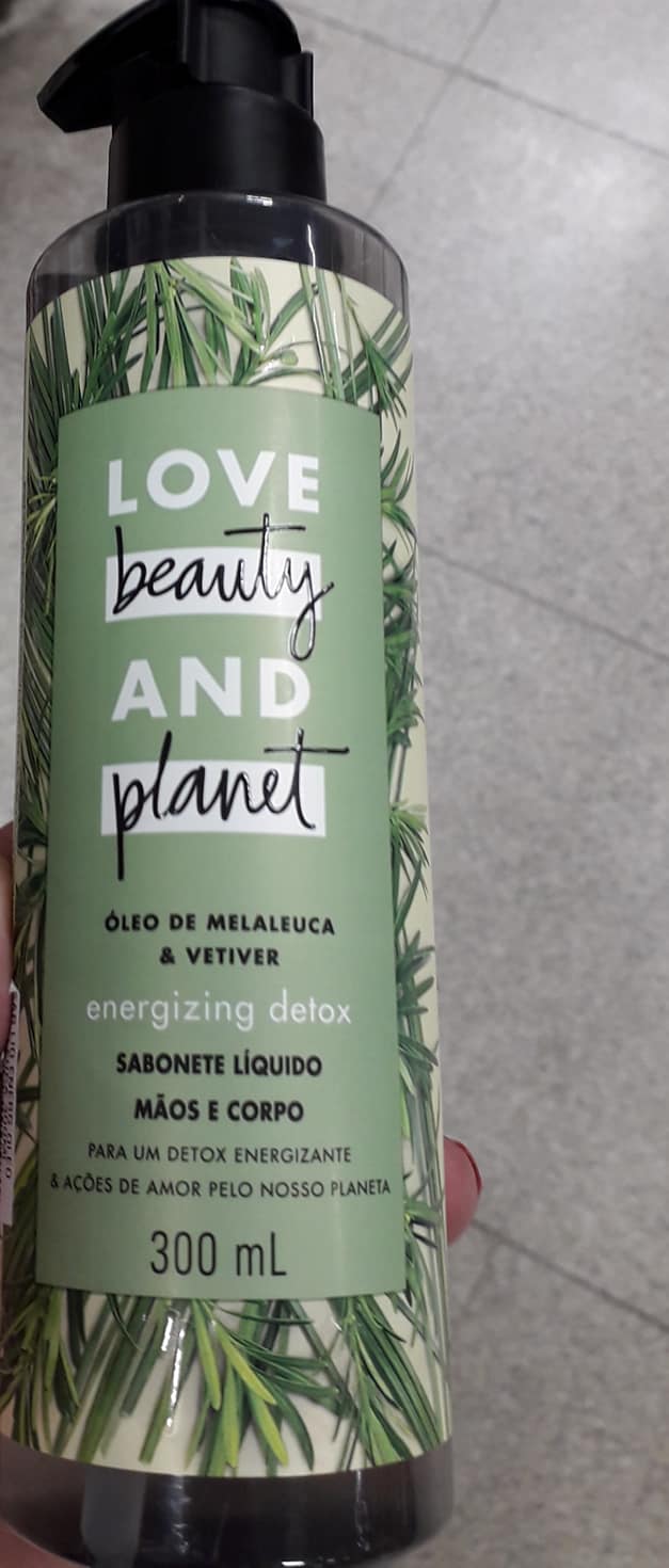 photo of Love Beauty and Planet Sabonete Líquido Óleo De Metaleuca & Vetiver shared by @marcia1963 on  25 Sep 2022 - review