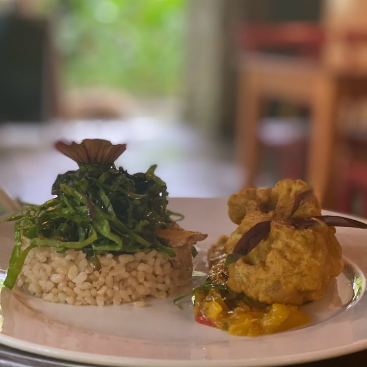 photo of Restaurante Nacasadela Salada, Csldo de lentilha com especiaria e arroz integral com tempurah de couve-flor shared by @anajara on  07 Feb 2022 - review
