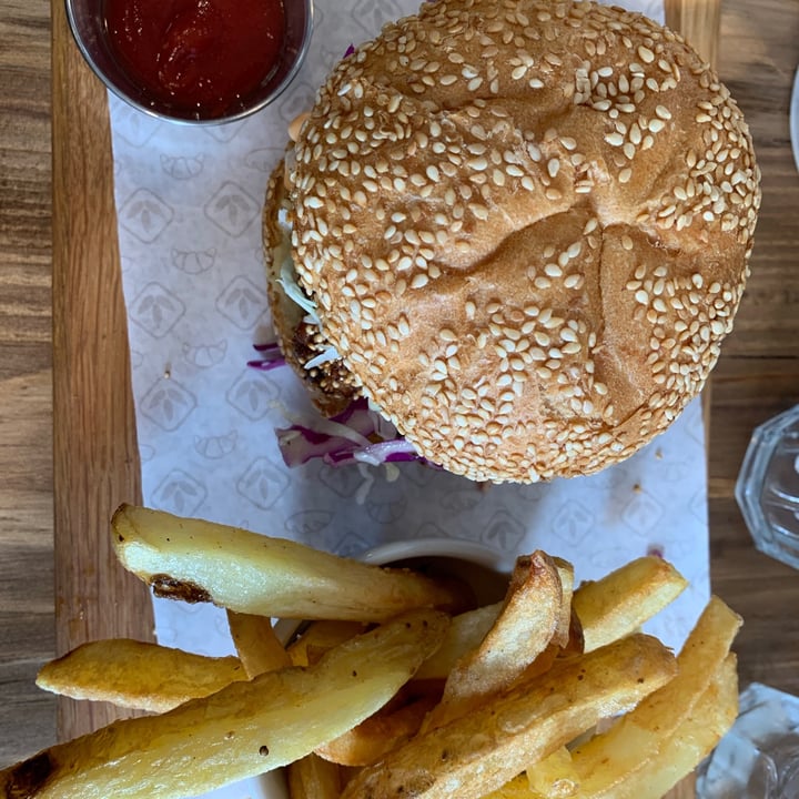 review photo of Knead Bakery Vegan Falafal Burger shared by @chelsjearey on 31 Jul 2020 - review