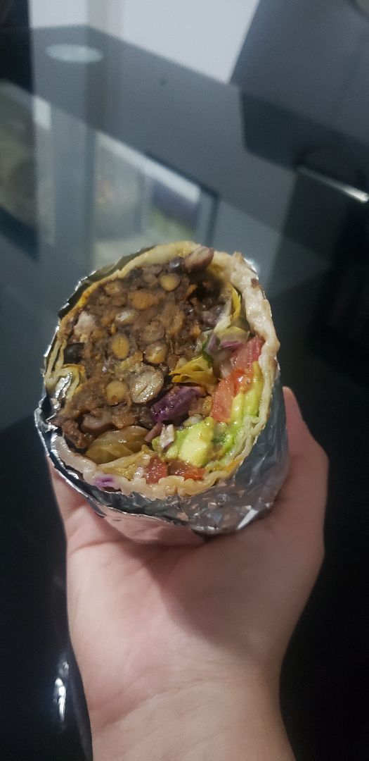 photo of Vegan Eats Burrito gigante shared by @katiardz on  10 Apr 2020 - review