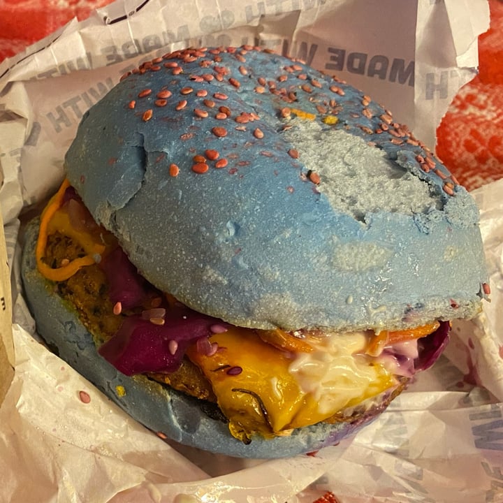 photo of Flower Burger Il Puffo Burger shared by @alecassella on  26 Mar 2022 - review