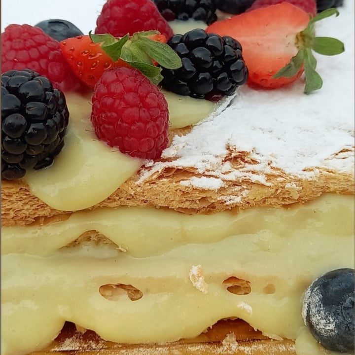 review photo of Pasticceria Caffetteria Larocca mille foglie alla crema veg con frutti di bosco shared by @melo66 on 09 Nov 2022 - review