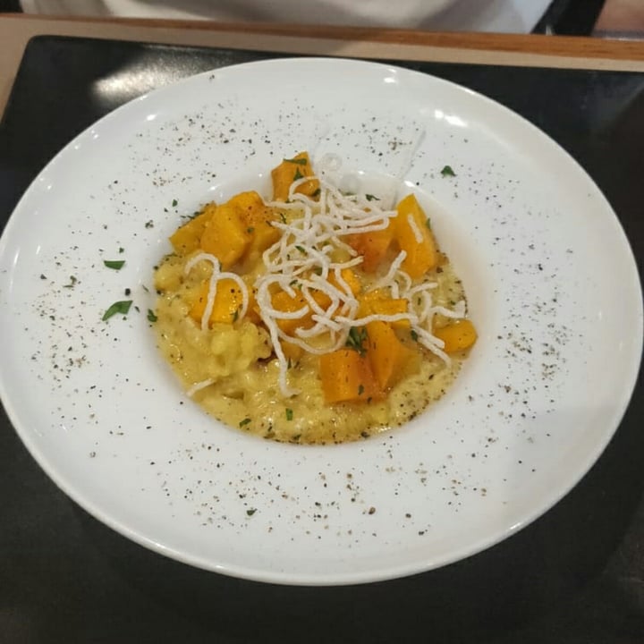 review photo of Black Salad Risoto de calabaza u azafran shared by @vidalvalmala on 26 Sep 2020 - review