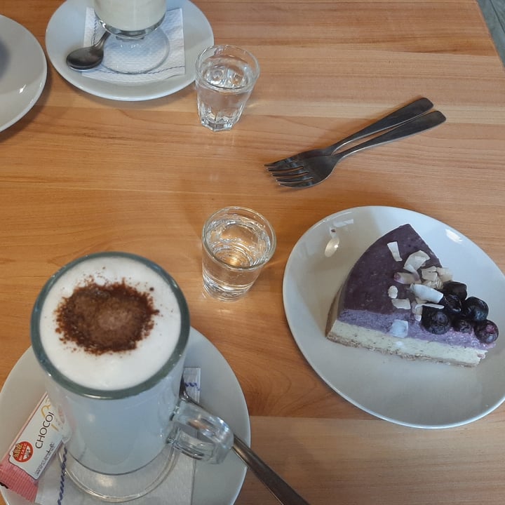 photo of Triumph Café Ushuaia Cheesecake De Frutos Rojos Y Submarino shared by @paulaescalante on  03 Mar 2021 - review