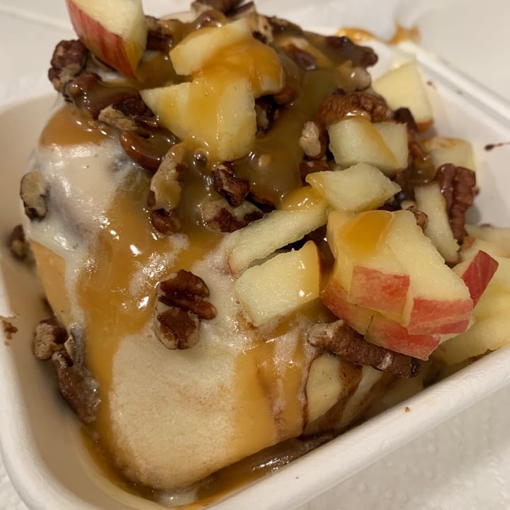 photo of Cinnaholic Apple Caramel Cinnamon Roll shared by @plantbasedbear on  16 Apr 2020 - review