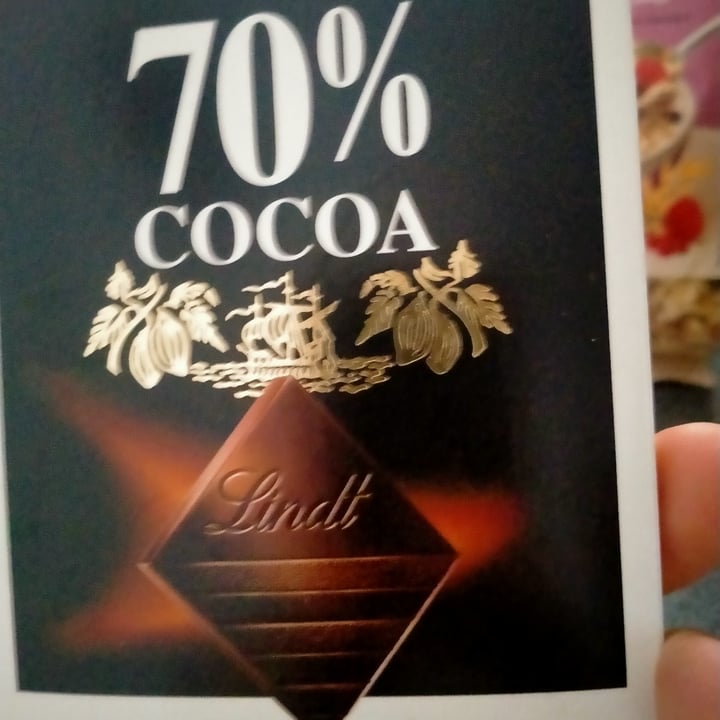 review photo of Lindt 70% cacao carré degustation shared by @gredador on 23 Aug 2022 - review