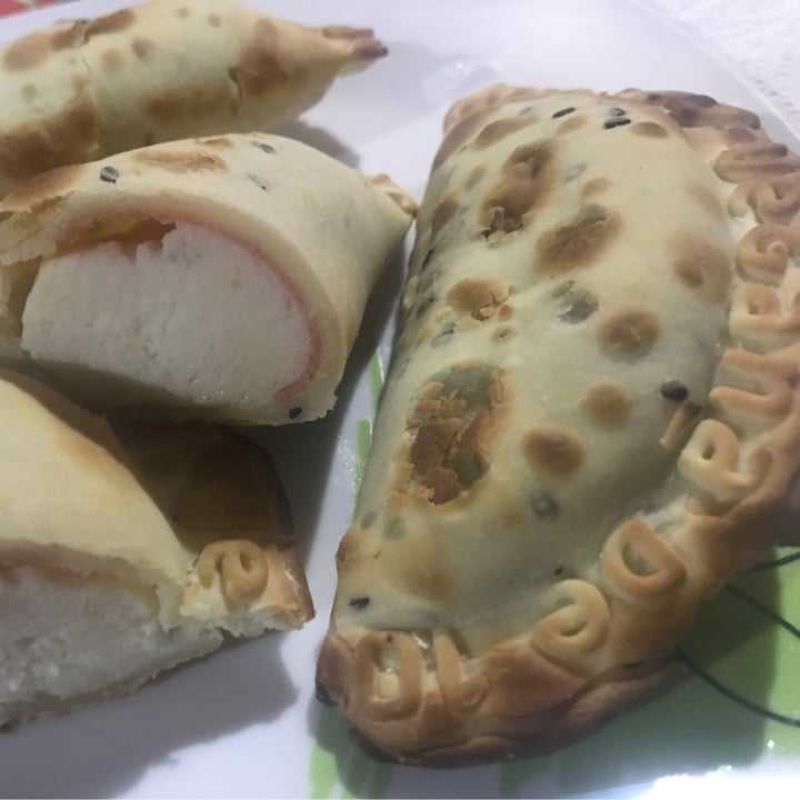 photo of Empanadas de 10 Empanada Vegana De Jamón Y Queso shared by @maiceva on  21 Aug 2020 - review