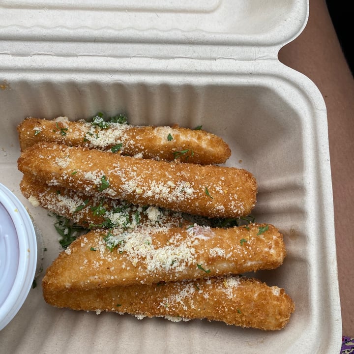 review photo of Mozzarella Fellas Vegan Mozzarella Sticks shared by @leighamh7 on 23 Aug 2020 - review