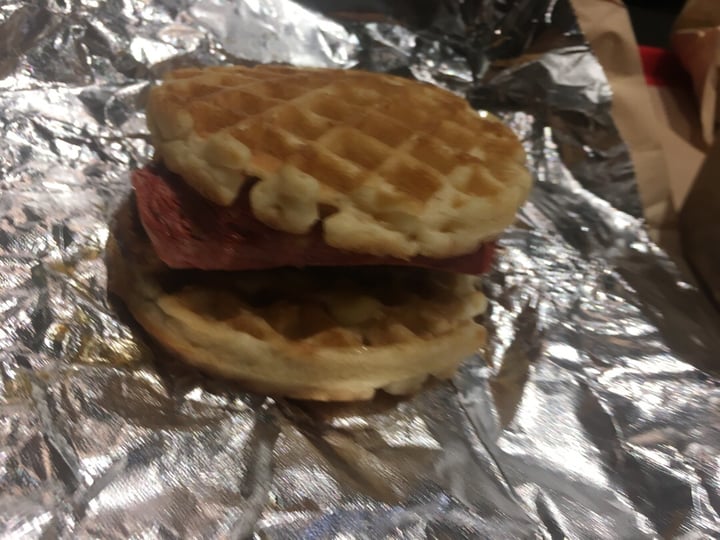 review photo of Lord of the Fries Breakfast chicken waffle shared by @luisak on 01 Jul 2019 - review