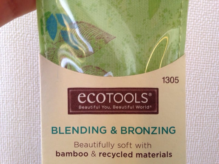 photo of EcoTools Blending & Bronzing Brush shared by @brvjave on  19 Feb 2020 - review