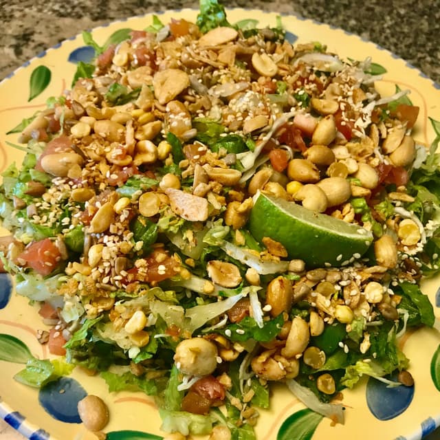 菜肴“Green Tea Leaf Salad”的照片