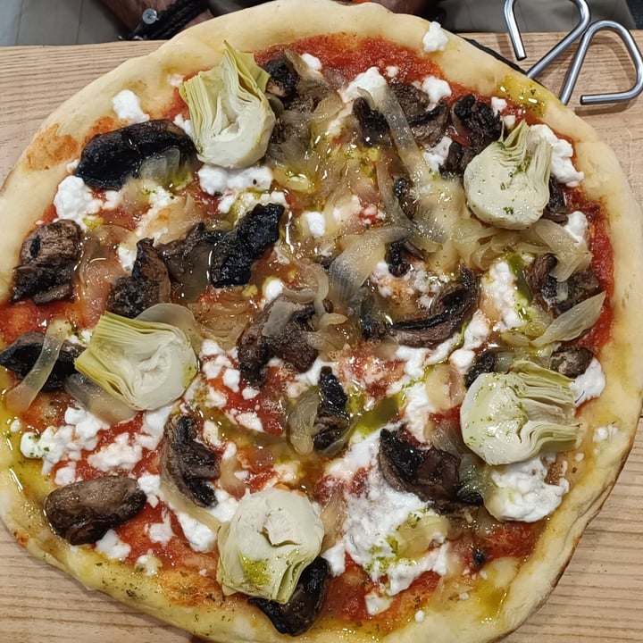 photo of La Galla Tasca Vegana Pizza La Bruta shared by @lauratorrico on  17 Jul 2022 - review