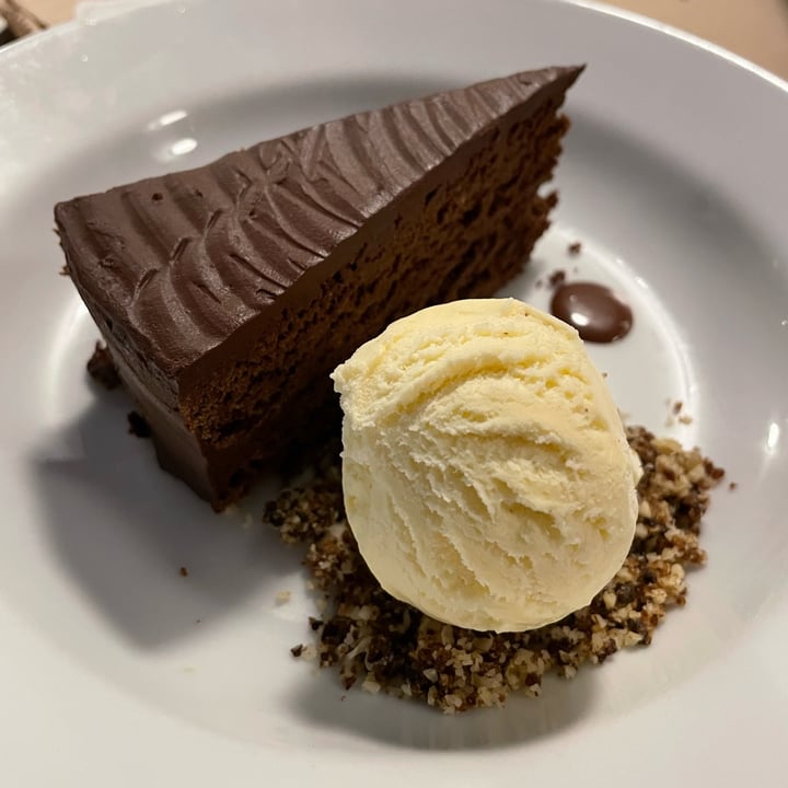 photo of De Raíz Cocina Café Torta de chocolate shared by @danielapinzon09 on  20 Feb 2022 - review