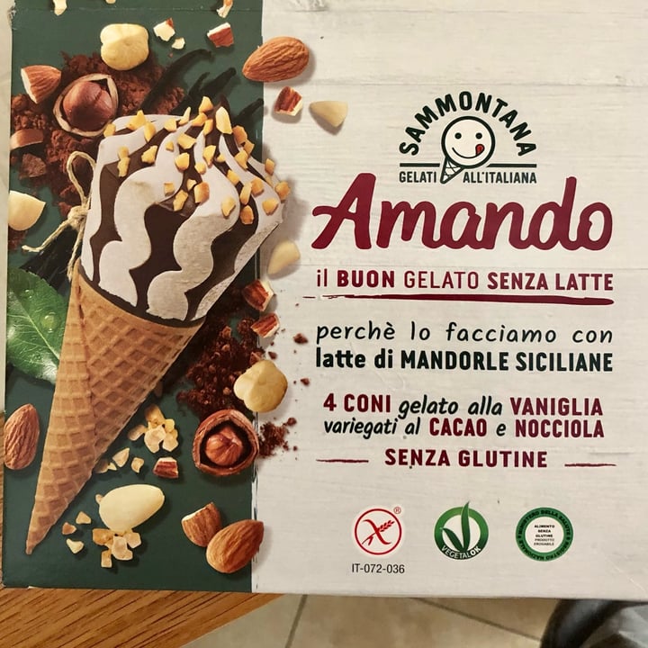 photo of Sammontana Coni gelato alla vaniglia variegati al cacao e nocciole shared by @silvy56 on  12 Oct 2022 - review