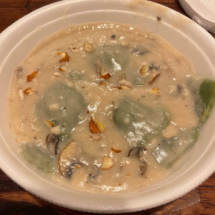 photo of El patio vegan Raviolones shared by @mariaeugsanchez on  06 May 2022 - review