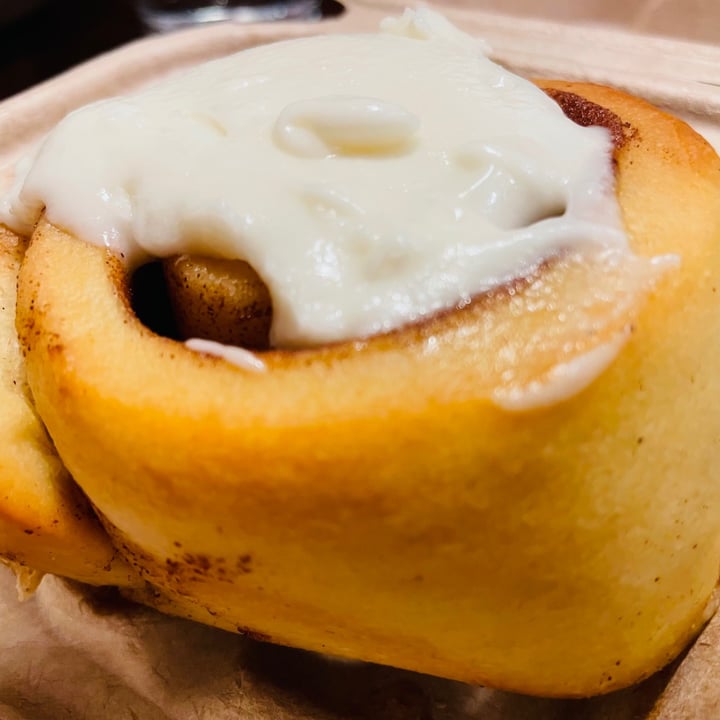 photo of Chicago Diner Cinnamon roll shared by @lonica on  06 Sep 2021 - review
