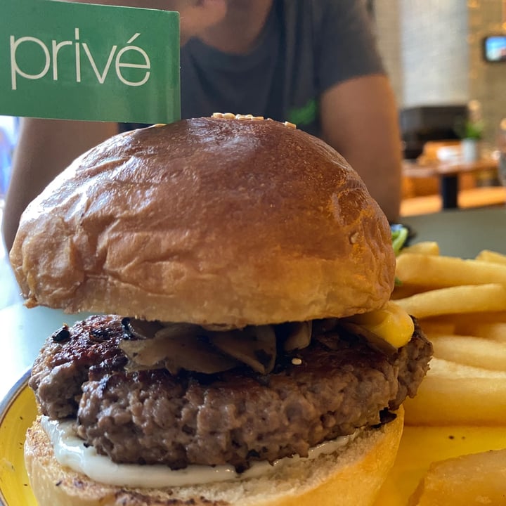 photo of Privé Somerset Impossible™ Burger shared by @ophi on  23 Dec 2020 - review