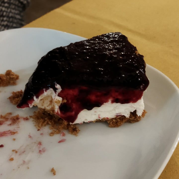 photo of Io Veg Cheescake ai frutti di bosco shared by @martafarruggia on  17 Apr 2022 - review