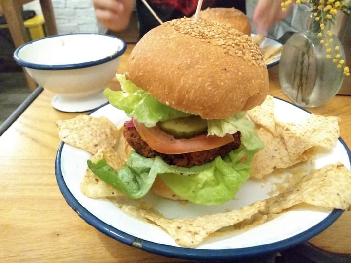 photo of Quinoa Bar Vegetarià Hamburguesa clásica shared by @satanyancat on  20 Jan 2020 - review