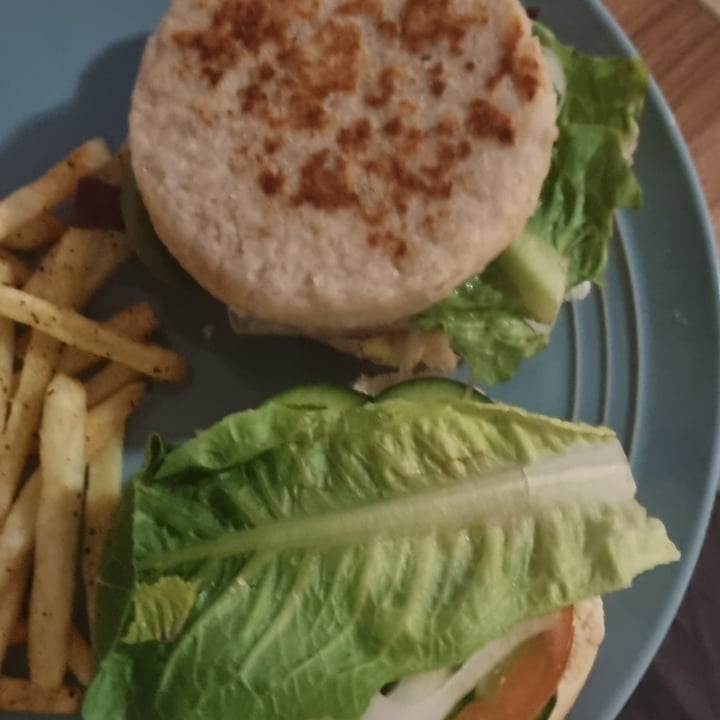photo of Woolworths Food Plant powered chicken-less burger shared by @sunshineyum on  11 Oct 2022 - review