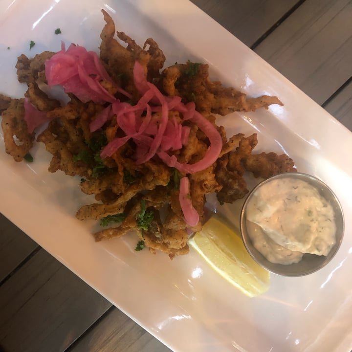photo of MeeT in Yaletown Oyster Mushroom Calamari shared by @katyho on  14 Aug 2022 - review