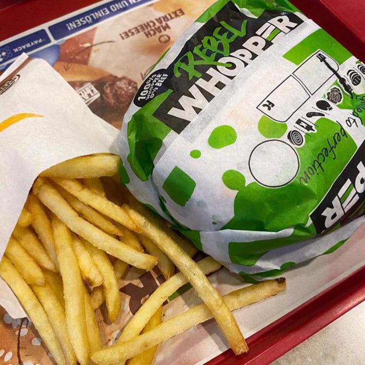 review photo of Burger King Rebel Whopper shared by @carlotaderaoui on 21 Aug 2020 - review