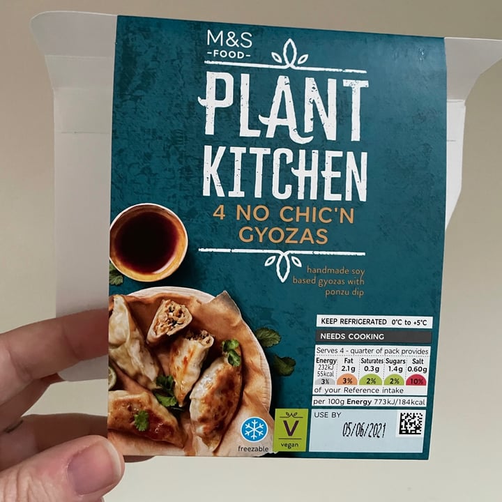 photo of Plant Kitchen (M&S) No chic’n Gyozas shared by @lavievegetale on  28 May 2021 - review