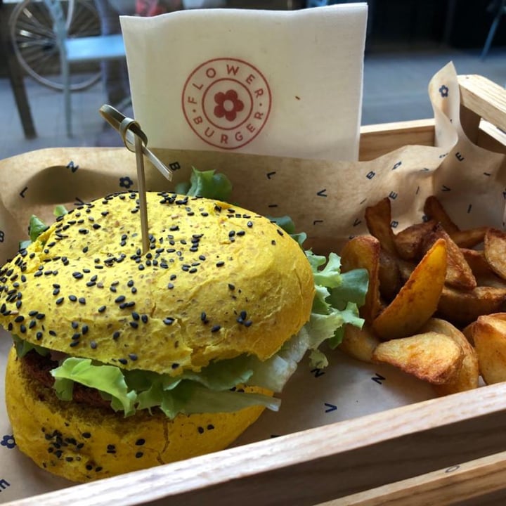 photo of Flower Burger Spicy cecio shared by @glottaveg93 on  16 Oct 2021 - review