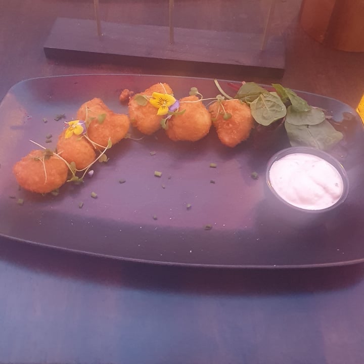 review photo of Wow Me Vegan Cauliflower Wings shared by @rickveg on 18 Aug 2021 - review
